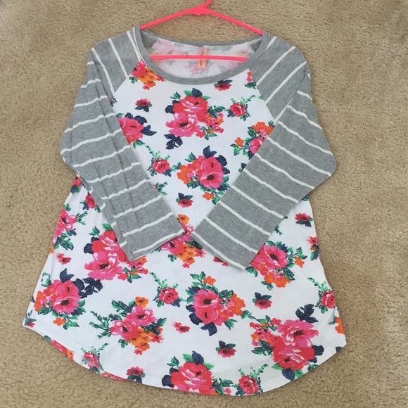 First Look Tops - Floral and stripe 3/4 sleeve raglan top size L